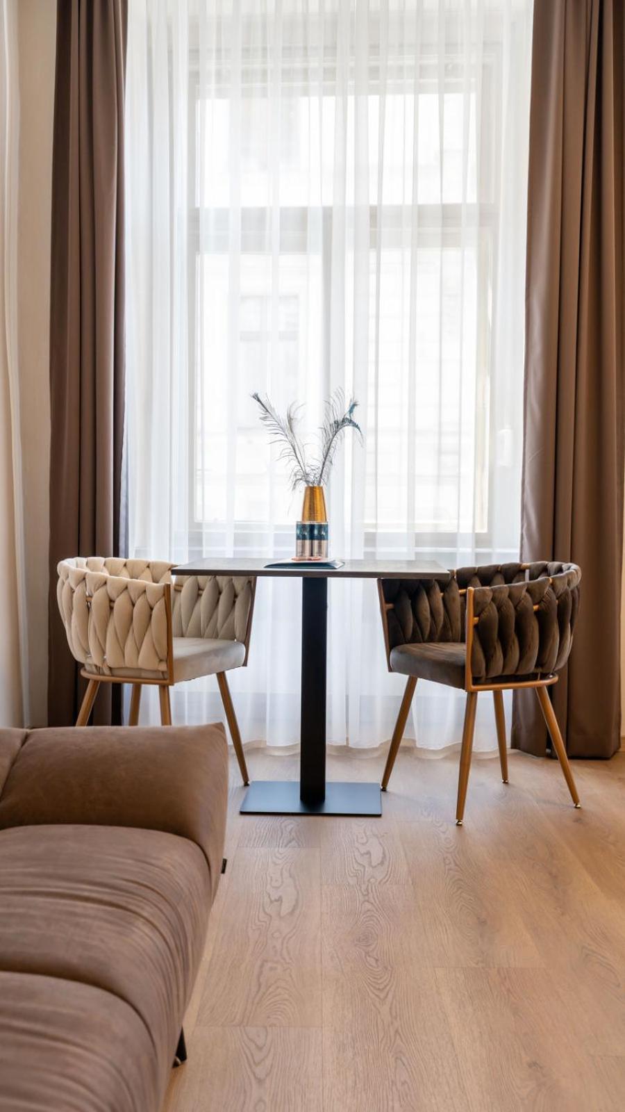 Aparthotel Lavilo Main Square Graz Ngoại thất bức ảnh