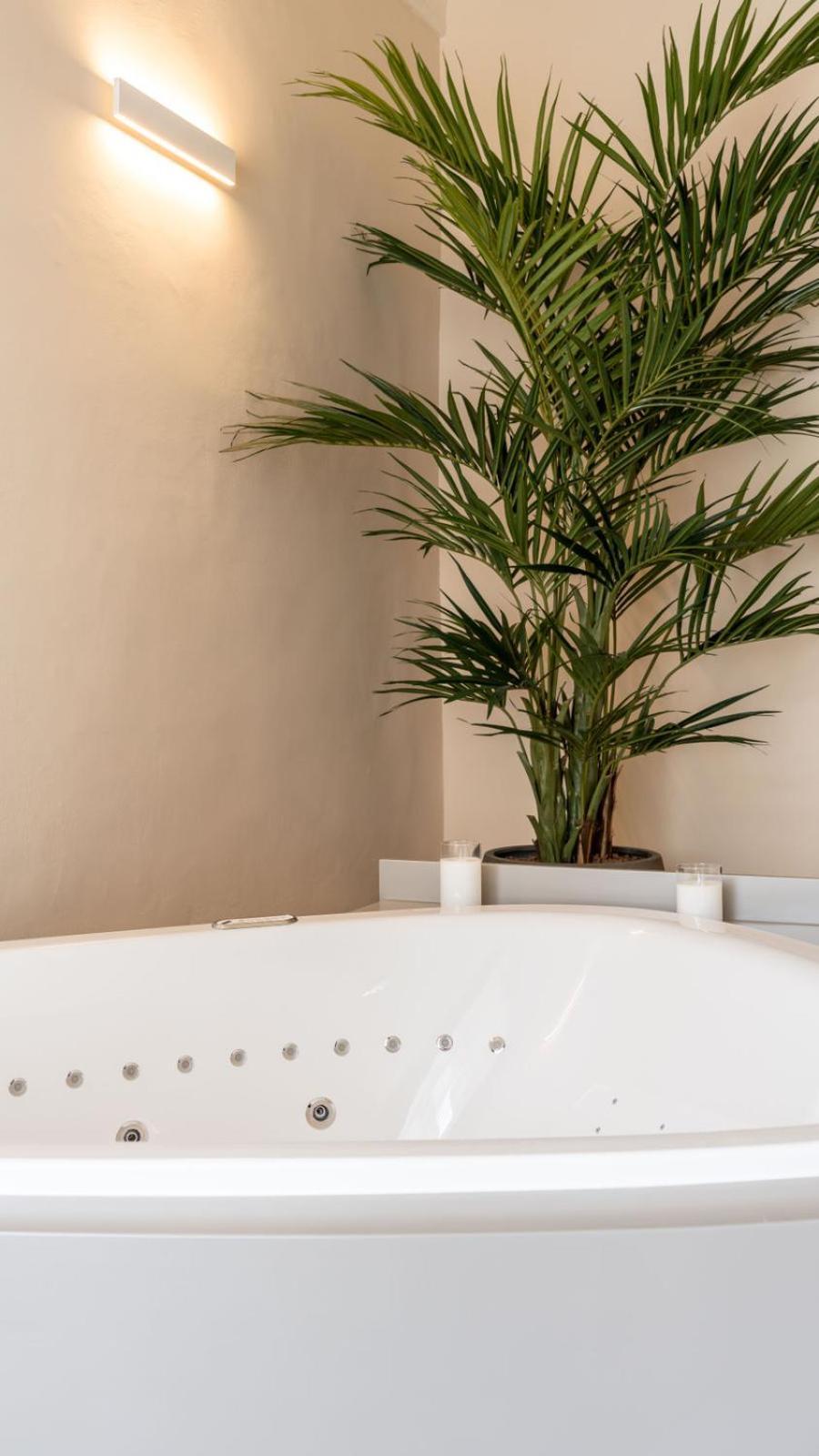 Aparthotel Lavilo Main Square Graz Ngoại thất bức ảnh